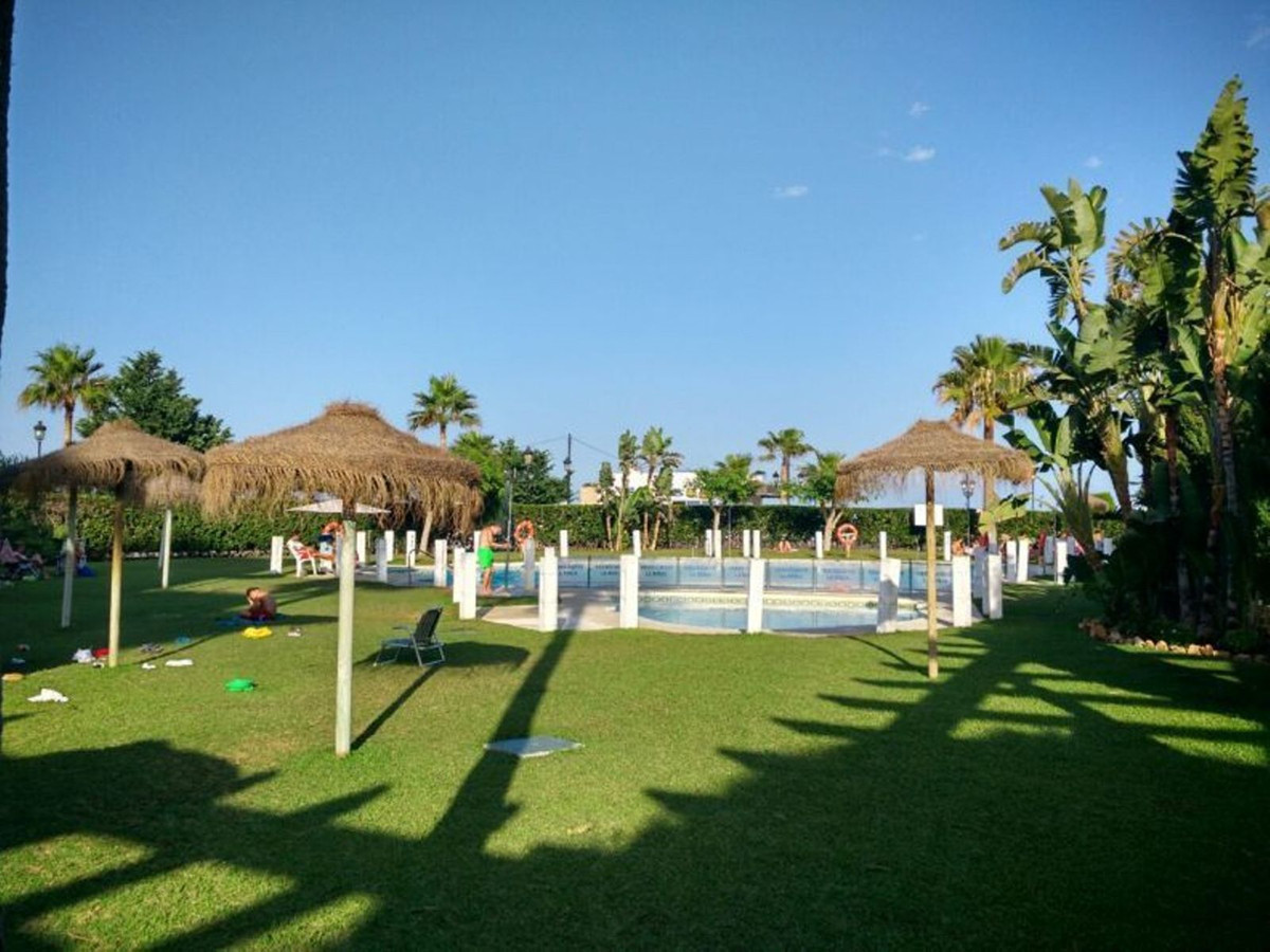 Se vende Apartamento Planta Media de 2 dormitorios en Costa Del Sol, Málaga, España
