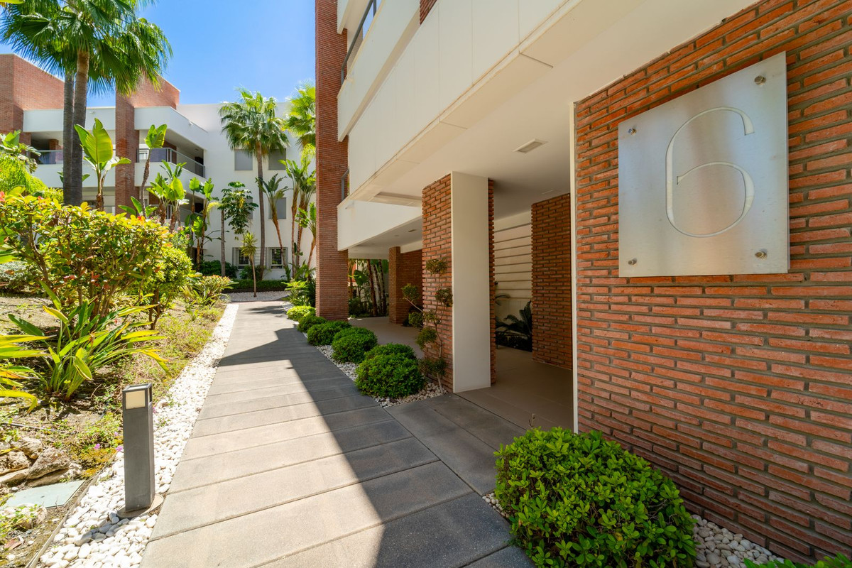 2 Bed Apartment for sale in Los Arqueros Costa Del Sol, Málaga, Spain