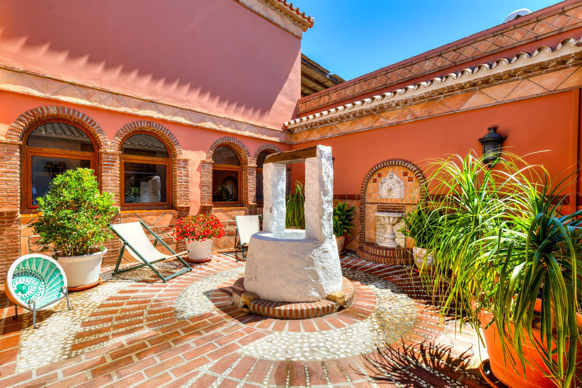 8 Bed Townhouse for sale in Coín Costa Del Sol, Málaga, Spain