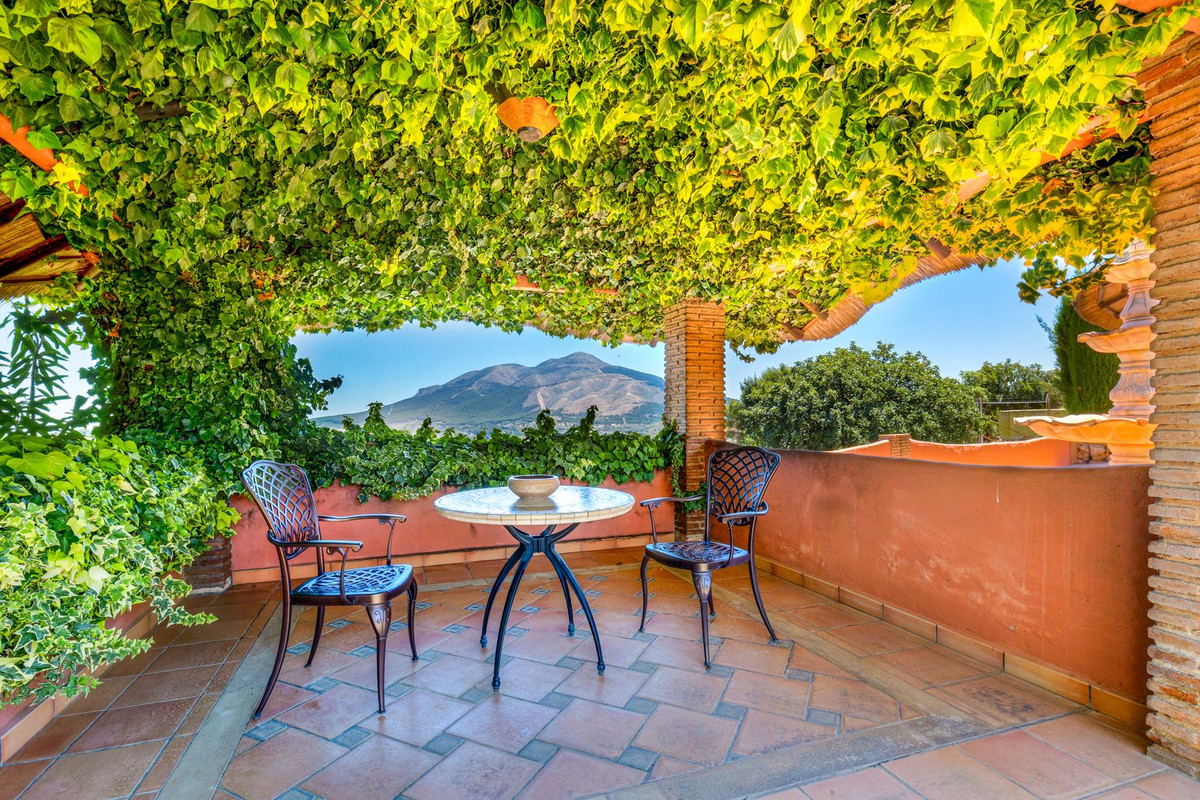 8 Bed Townhouse for sale in Coín Costa Del Sol, Málaga, Spain