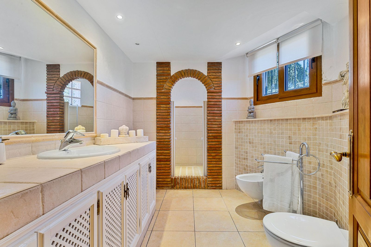 8 Bed Townhouse for sale in Coín Costa Del Sol, Málaga, Spain