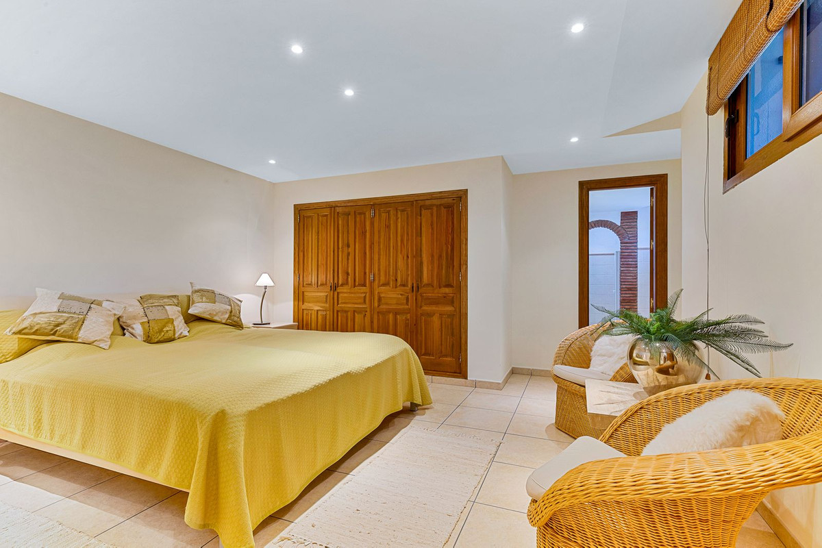 8 Bed Townhouse for sale in Coín Costa Del Sol, Málaga, Spain