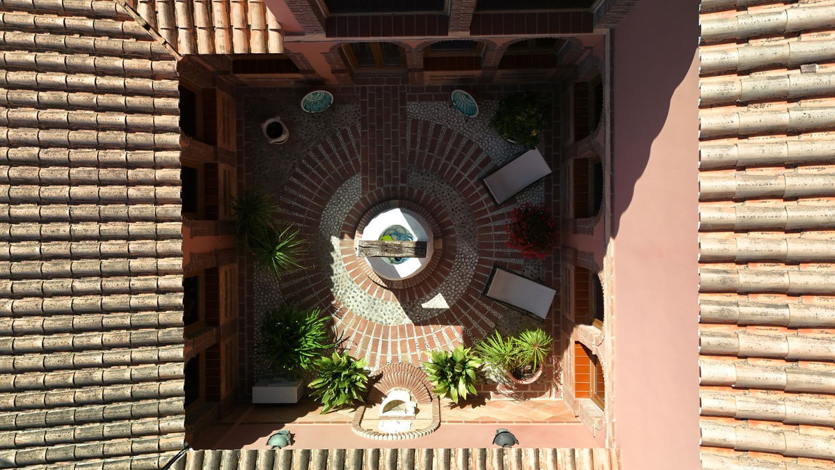 8 Bed Townhouse for sale in Coín Costa Del Sol, Málaga, Spain