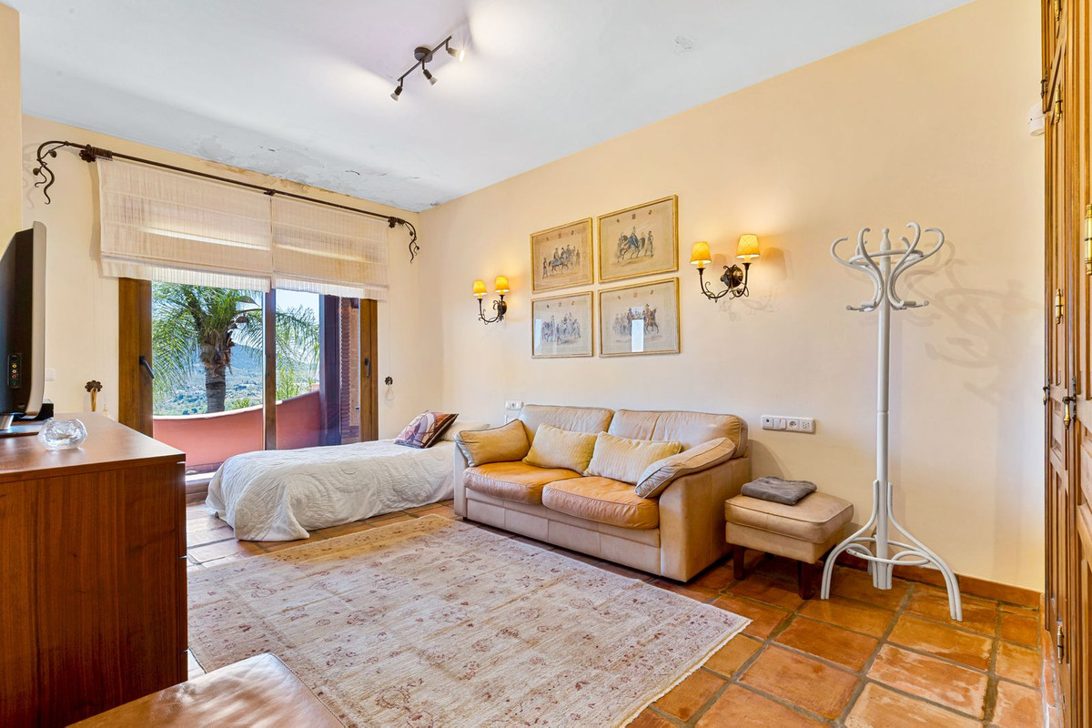 8 Bed Townhouse for sale in Coín Costa Del Sol, Málaga, Spain