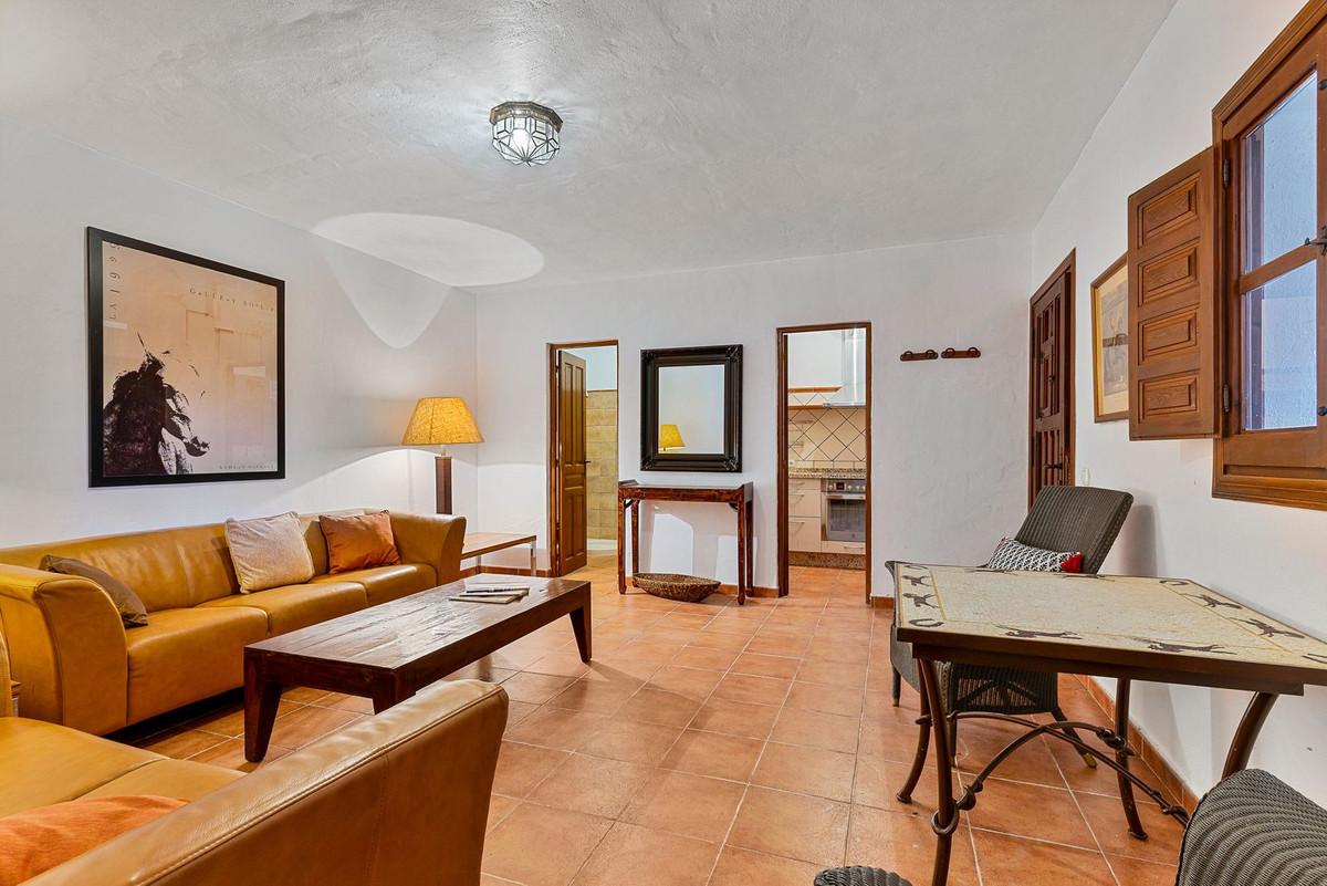 8 Bed Townhouse for sale in Coín Costa Del Sol, Málaga, Spain