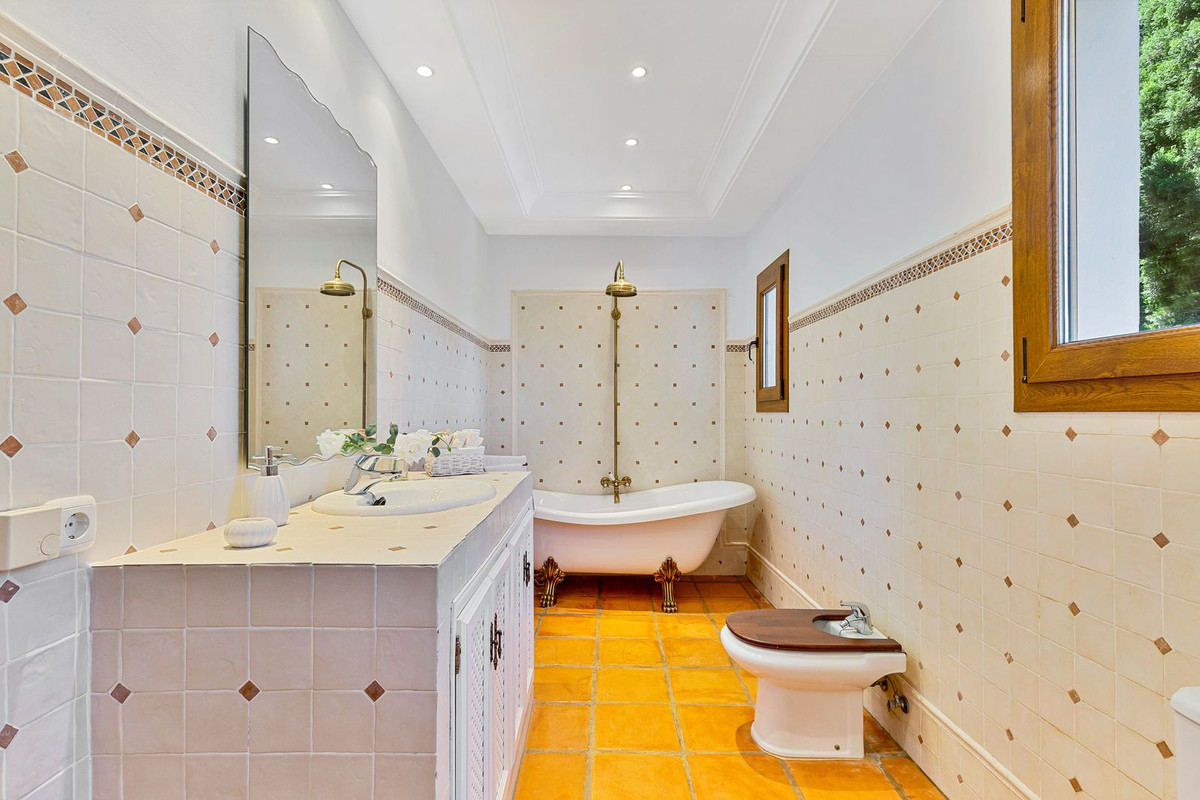 8 Bed Townhouse for sale in Coín Costa Del Sol, Málaga, Spain