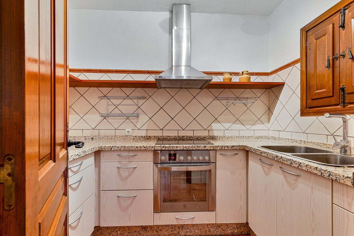 8 Bed Townhouse for sale in Coín Costa Del Sol, Málaga, Spain