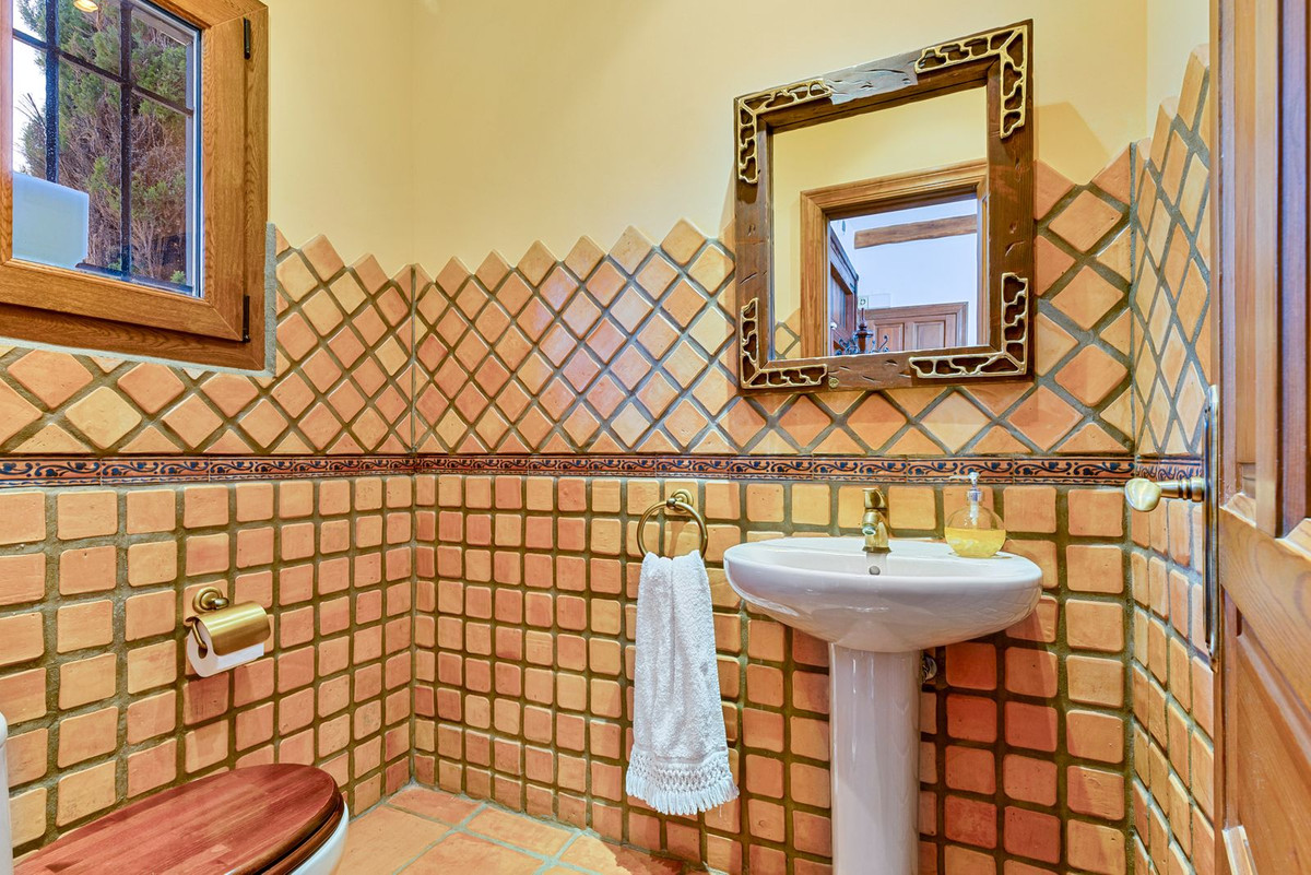 8 Bed Townhouse for sale in Coín Costa Del Sol, Málaga, Spain