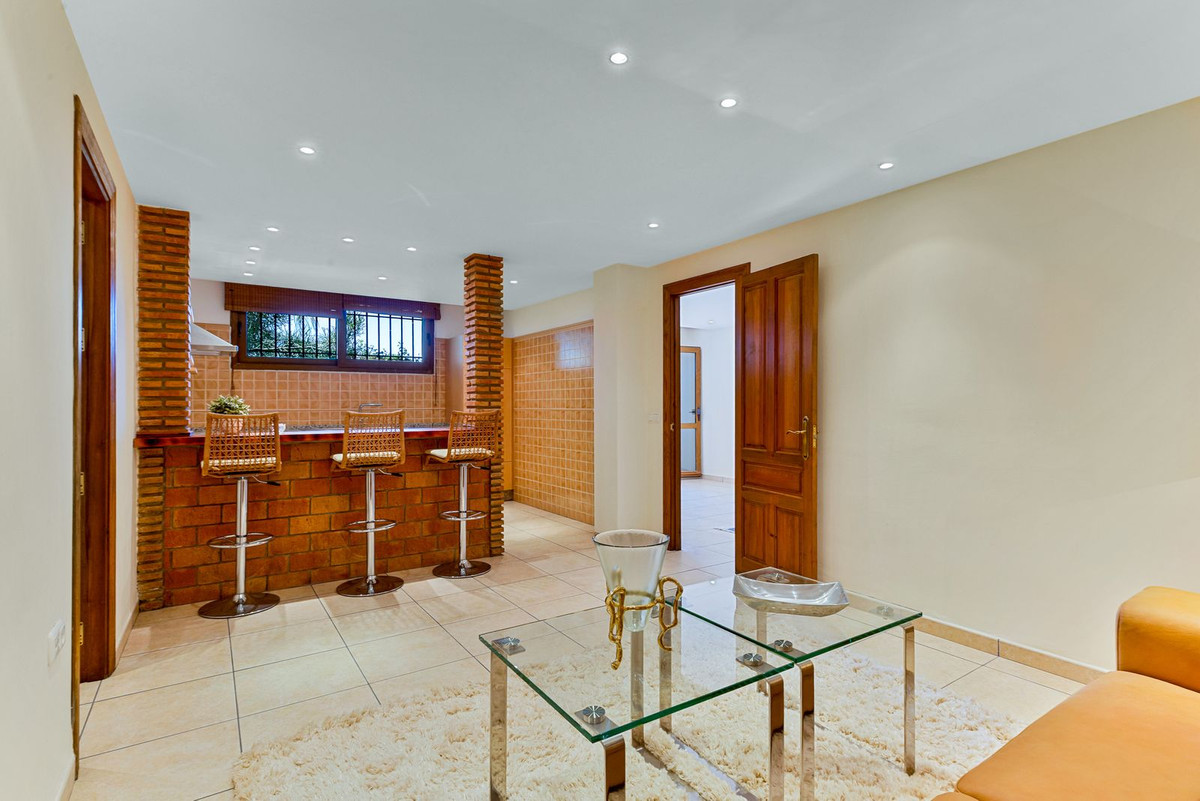 8 Bed Townhouse for sale in Coín Costa Del Sol, Málaga, Spain