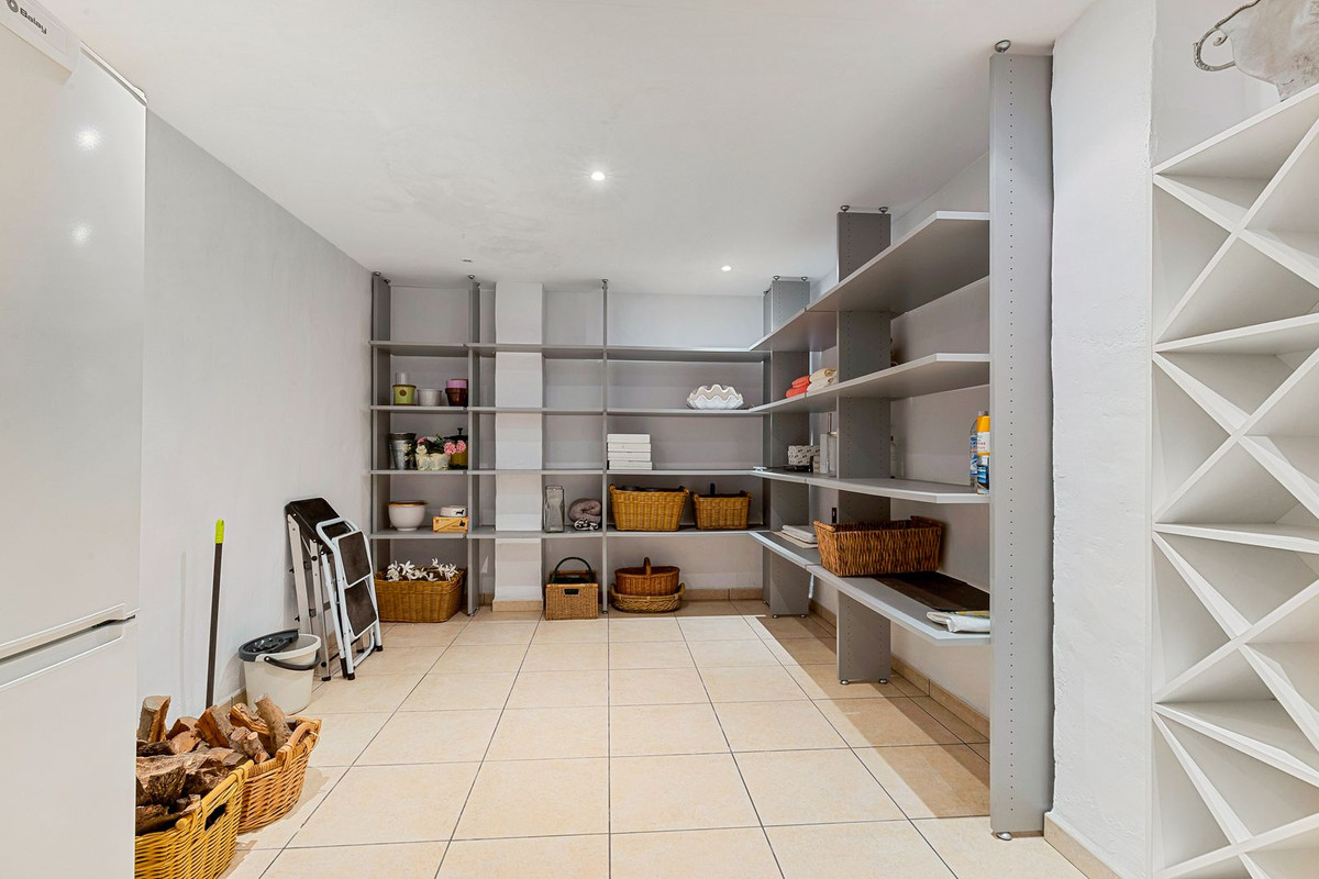 8 Bed Townhouse for sale in Coín Costa Del Sol, Málaga, Spain