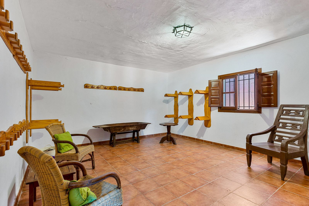 8 Bed Townhouse for sale in Coín Costa Del Sol, Málaga, Spain