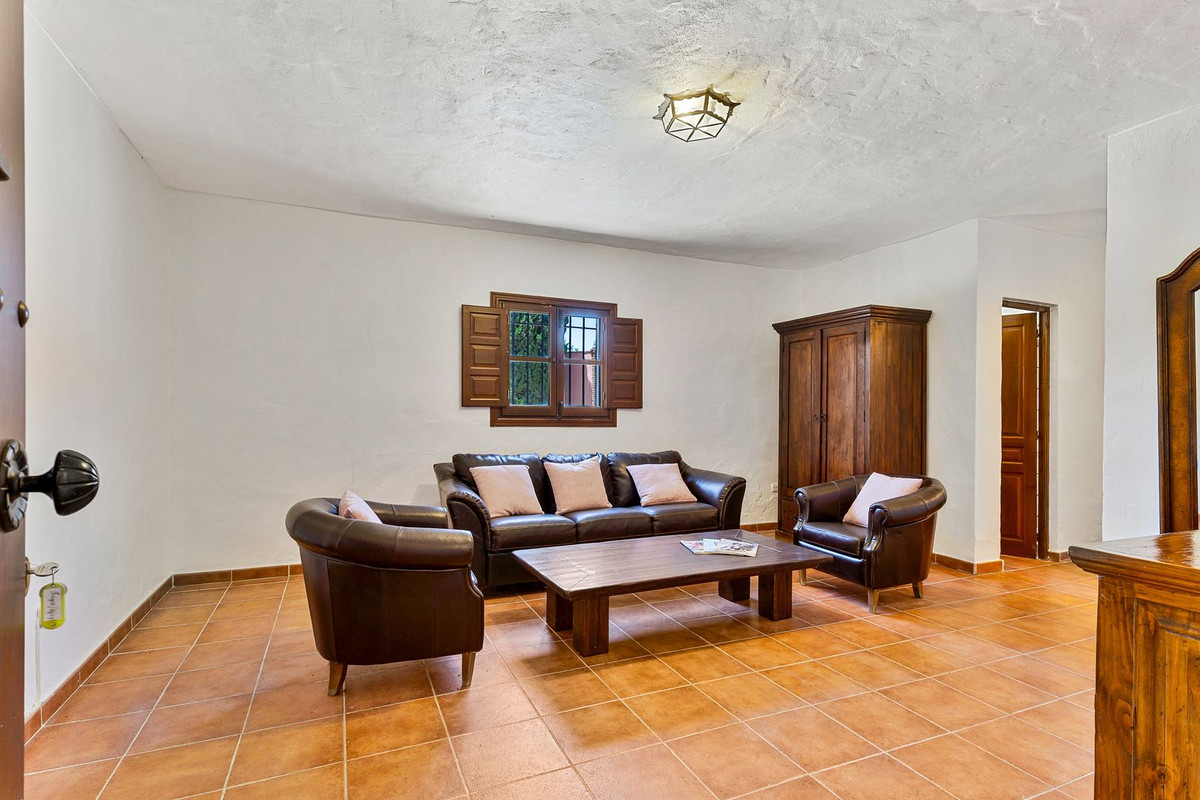 8 Bed Townhouse for sale in Coín Costa Del Sol, Málaga, Spain