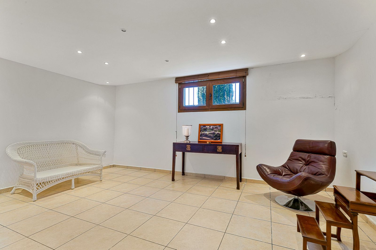 8 Bed Townhouse for sale in Coín Costa Del Sol, Málaga, Spain