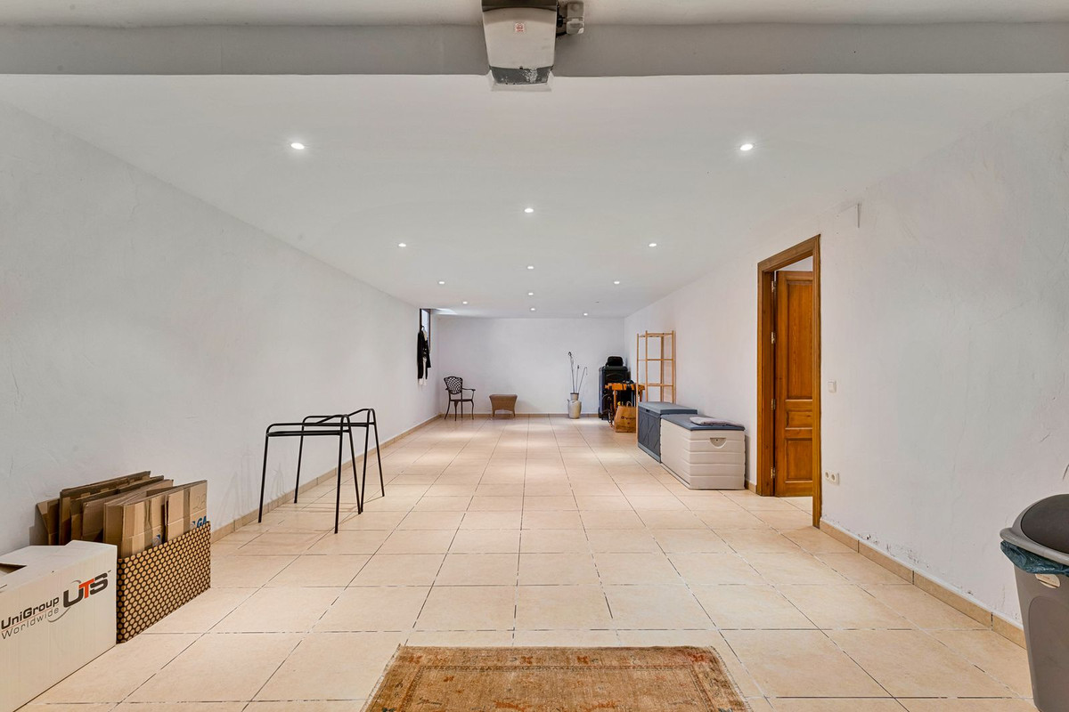 8 Bed Townhouse for sale in Coín Costa Del Sol, Málaga, Spain