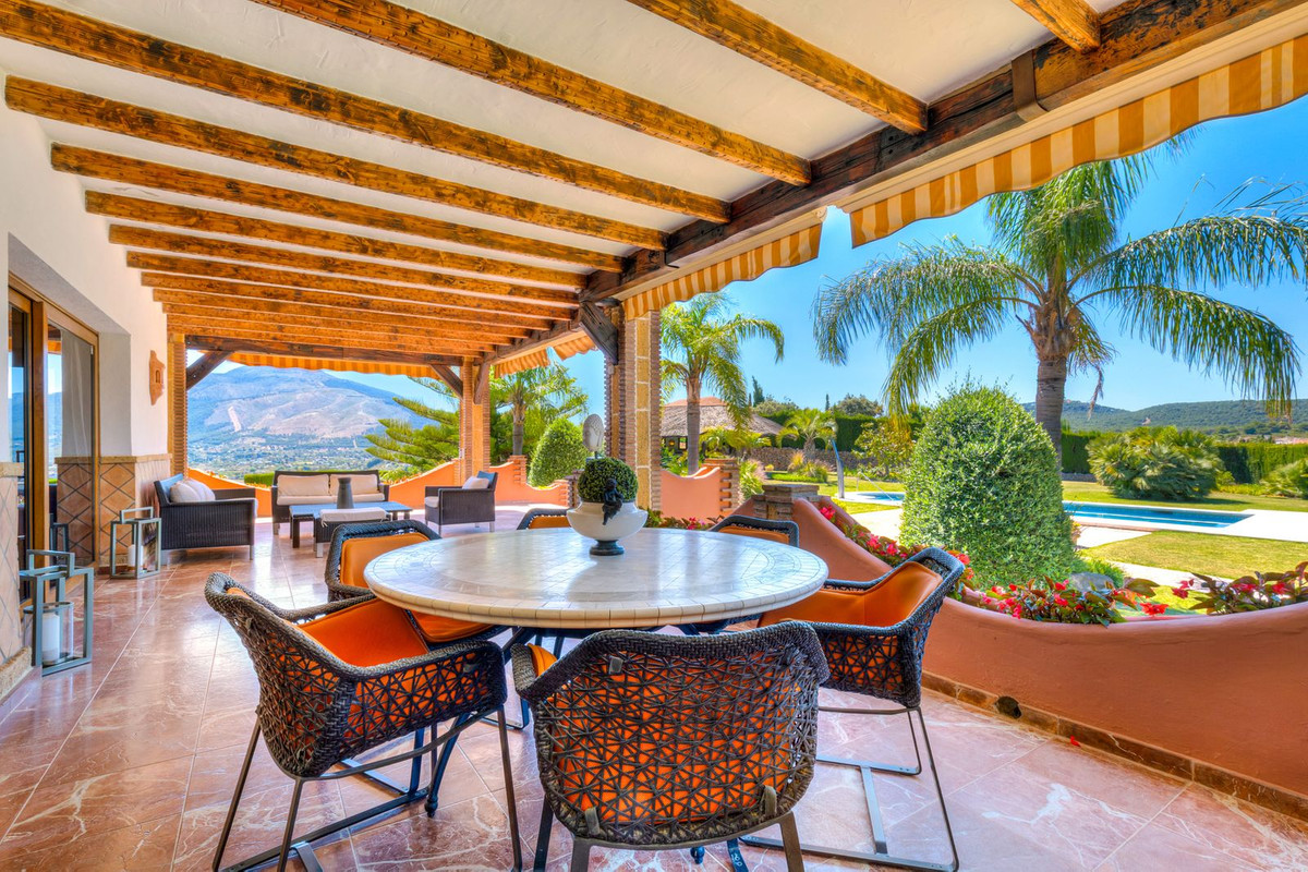 8 Bed Townhouse for sale in Coín Costa Del Sol, Málaga, Spain