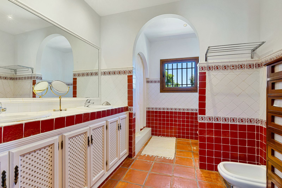 8 Bed Townhouse for sale in Coín Costa Del Sol, Málaga, Spain