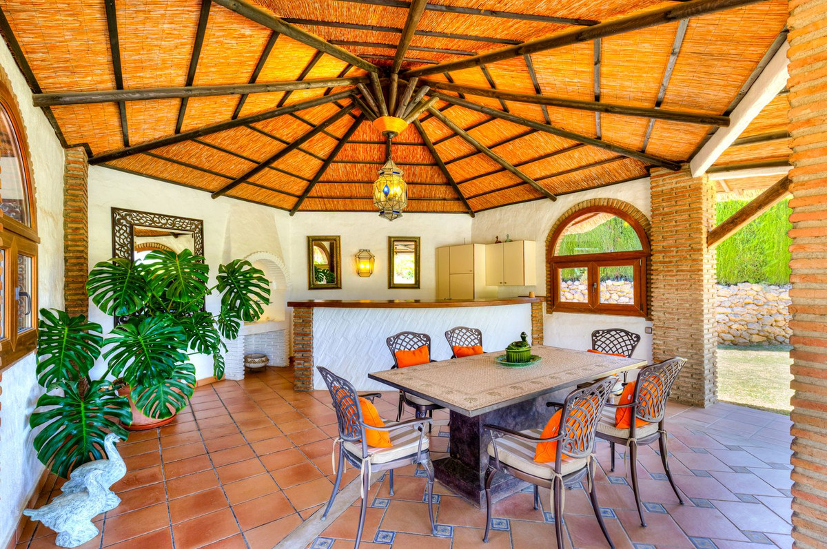 8 Bed Townhouse for sale in Coín Costa Del Sol, Málaga, Spain