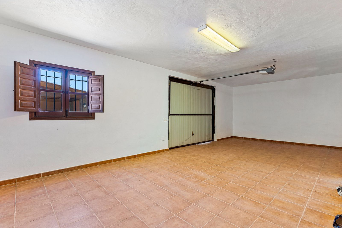 8 Bed Townhouse for sale in Coín Costa Del Sol, Málaga, Spain