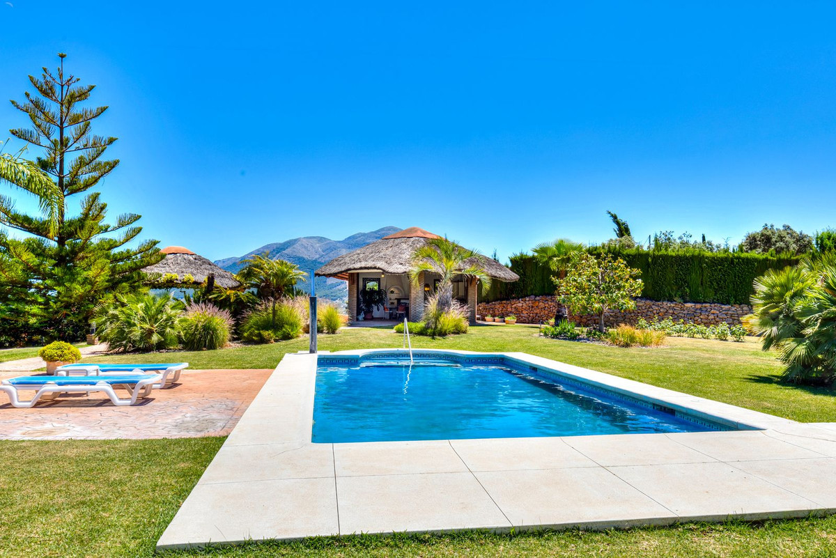 8 Bed Townhouse for sale in Coín Costa Del Sol, Málaga, Spain