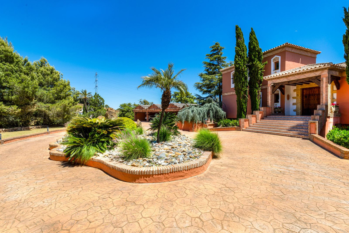 8 Bed Townhouse for sale in Coín Costa Del Sol, Málaga, Spain