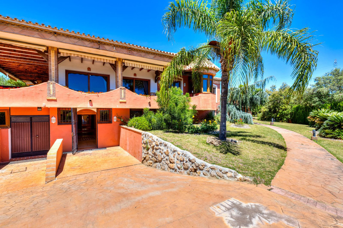 8 Bed Townhouse for sale in Coín Costa Del Sol, Málaga, Spain