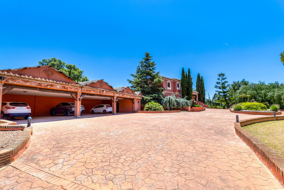 8 Bed Townhouse for sale in Coín Costa Del Sol, Málaga, Spain
