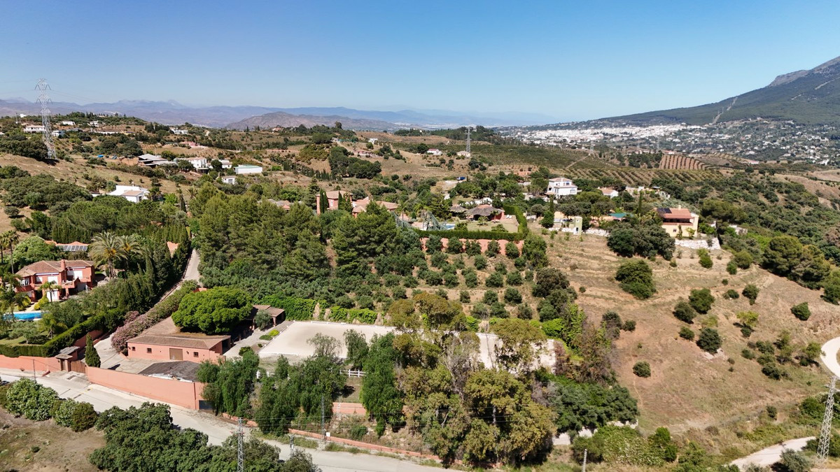 8 Bed Townhouse for sale in Coín Costa Del Sol, Málaga, Spain