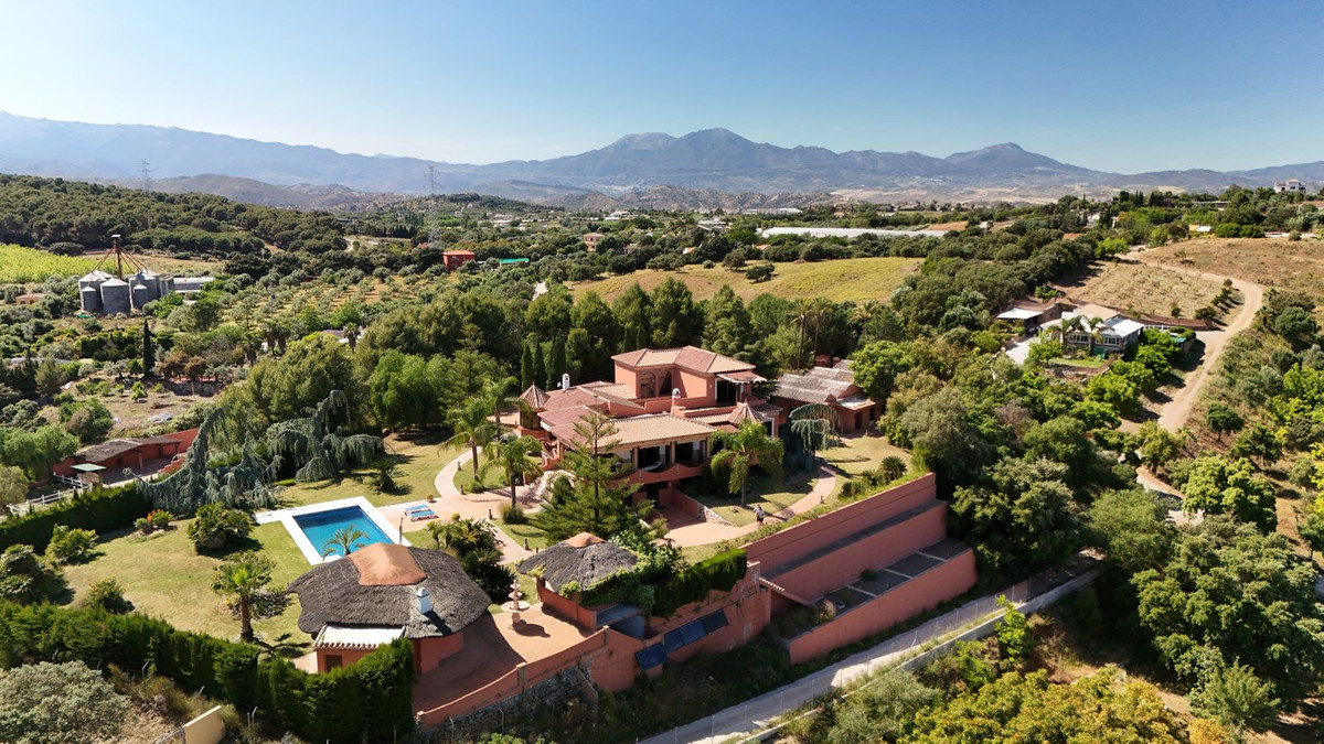 8 Bed Townhouse for sale in Coín Costa Del Sol, Málaga, Spain