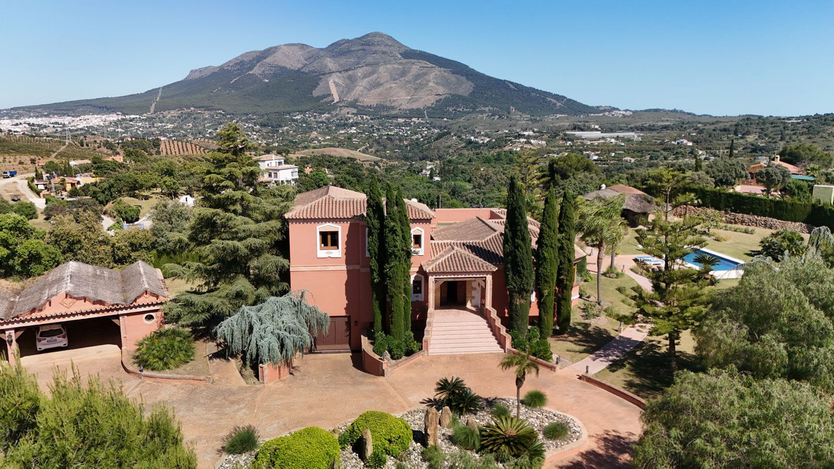 8 Bed Townhouse for sale in Coín Costa Del Sol, Málaga, Spain