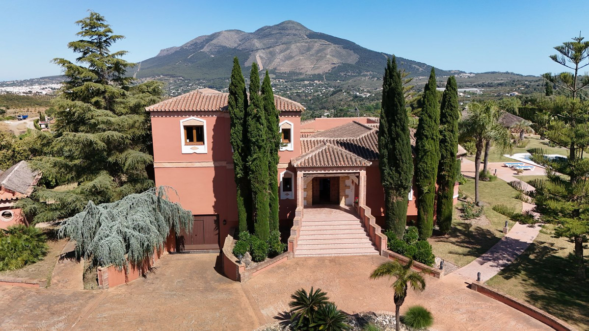 8 Bed Townhouse for sale in Coín Costa Del Sol, Málaga, Spain