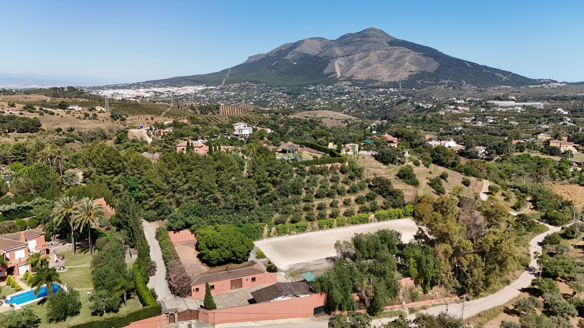 8 Bed Townhouse for sale in Coín Costa Del Sol, Málaga, Spain