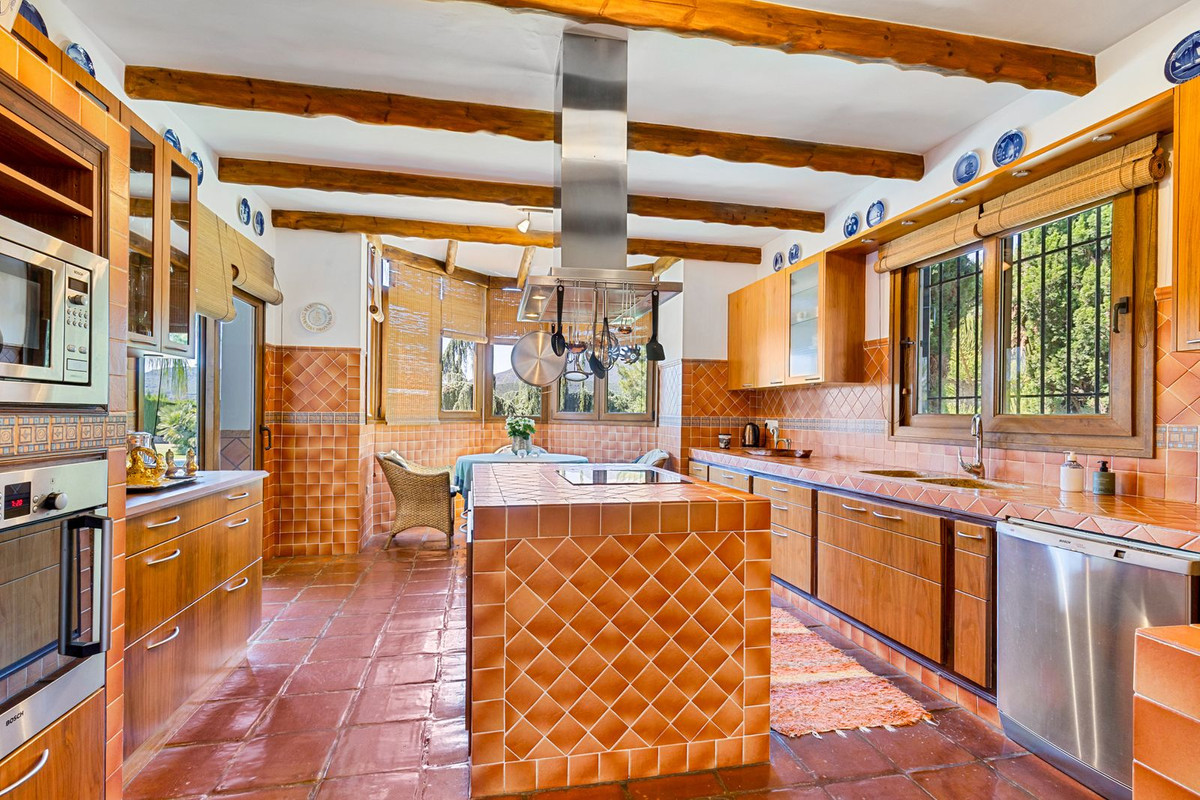 8 Bed Townhouse for sale in Coín Costa Del Sol, Málaga, Spain