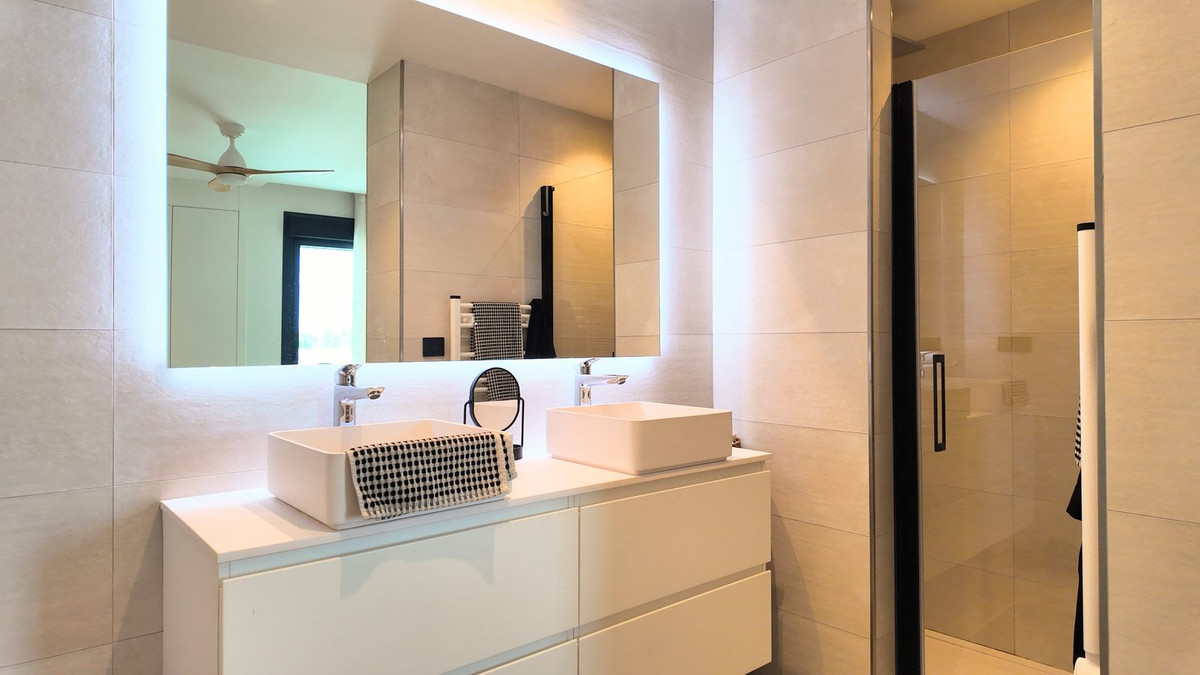 2 Bed Apartment for sale in Estepona Costa Del Sol, Málaga, Spain