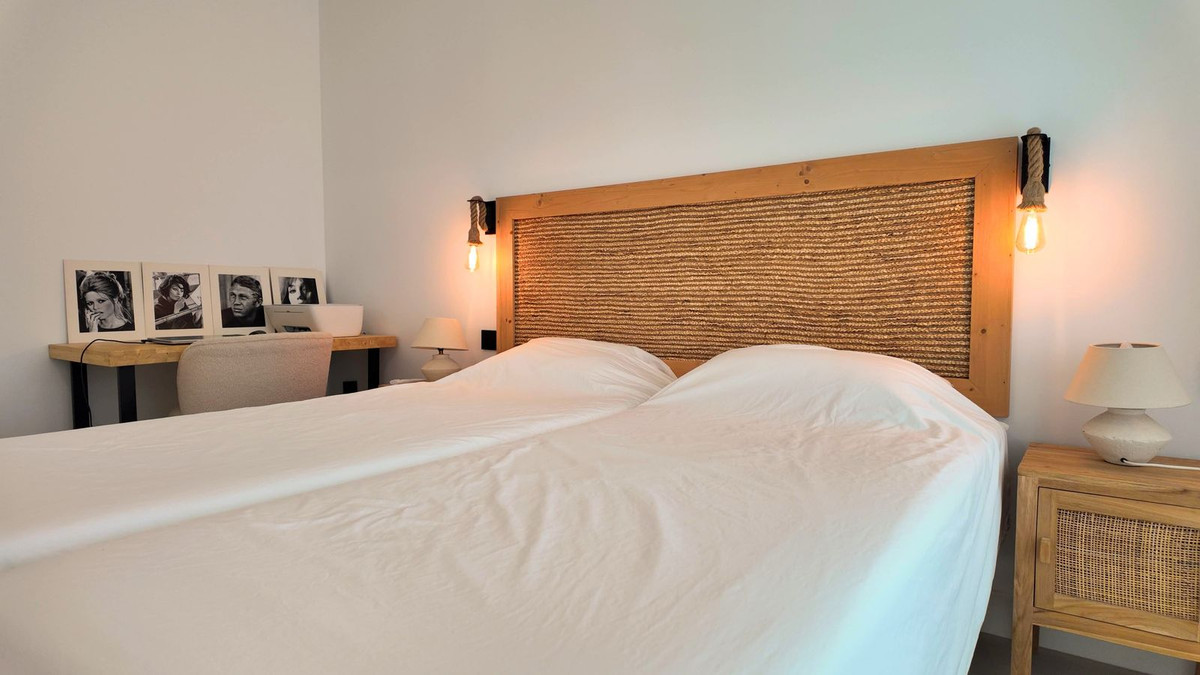 2 Bed Apartment for sale in Estepona Costa Del Sol, Málaga, Spain
