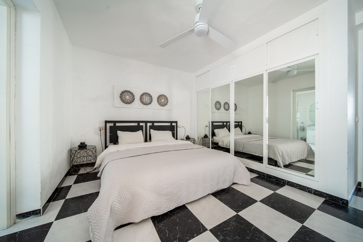 9 Bed Townhouse for sale in El Coto Costa Del Sol, Málaga, Spain