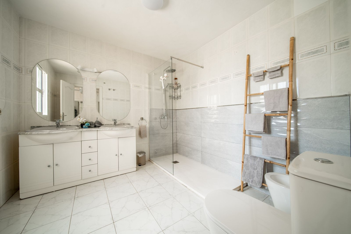 9 Bed Townhouse for sale in El Coto Costa Del Sol, Málaga, Spain