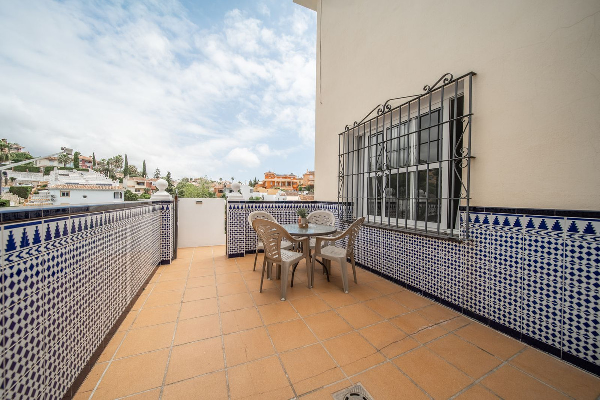 9 Bed Townhouse for sale in El Coto Costa Del Sol, Málaga, Spain