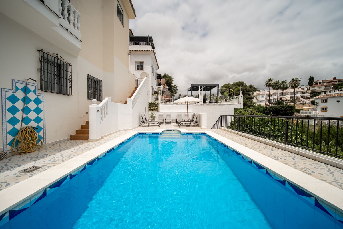 9 Bed Townhouse for sale in El Coto Costa Del Sol, Málaga, Spain