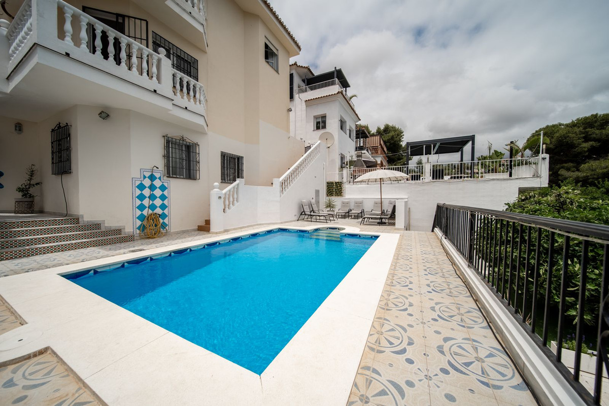 9 Bed Townhouse for sale in El Coto Costa Del Sol, Málaga, Spain