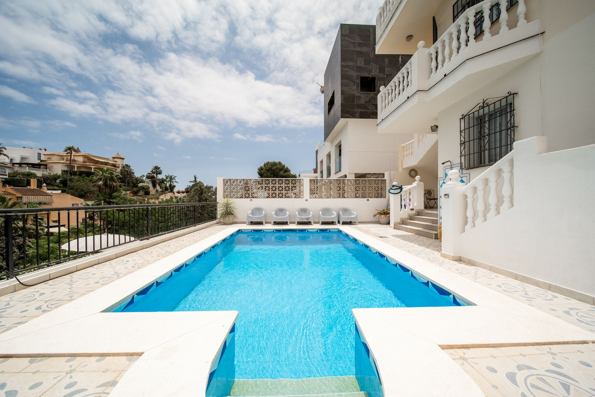 9 Bed Townhouse for sale in El Coto Costa Del Sol, Málaga, Spain