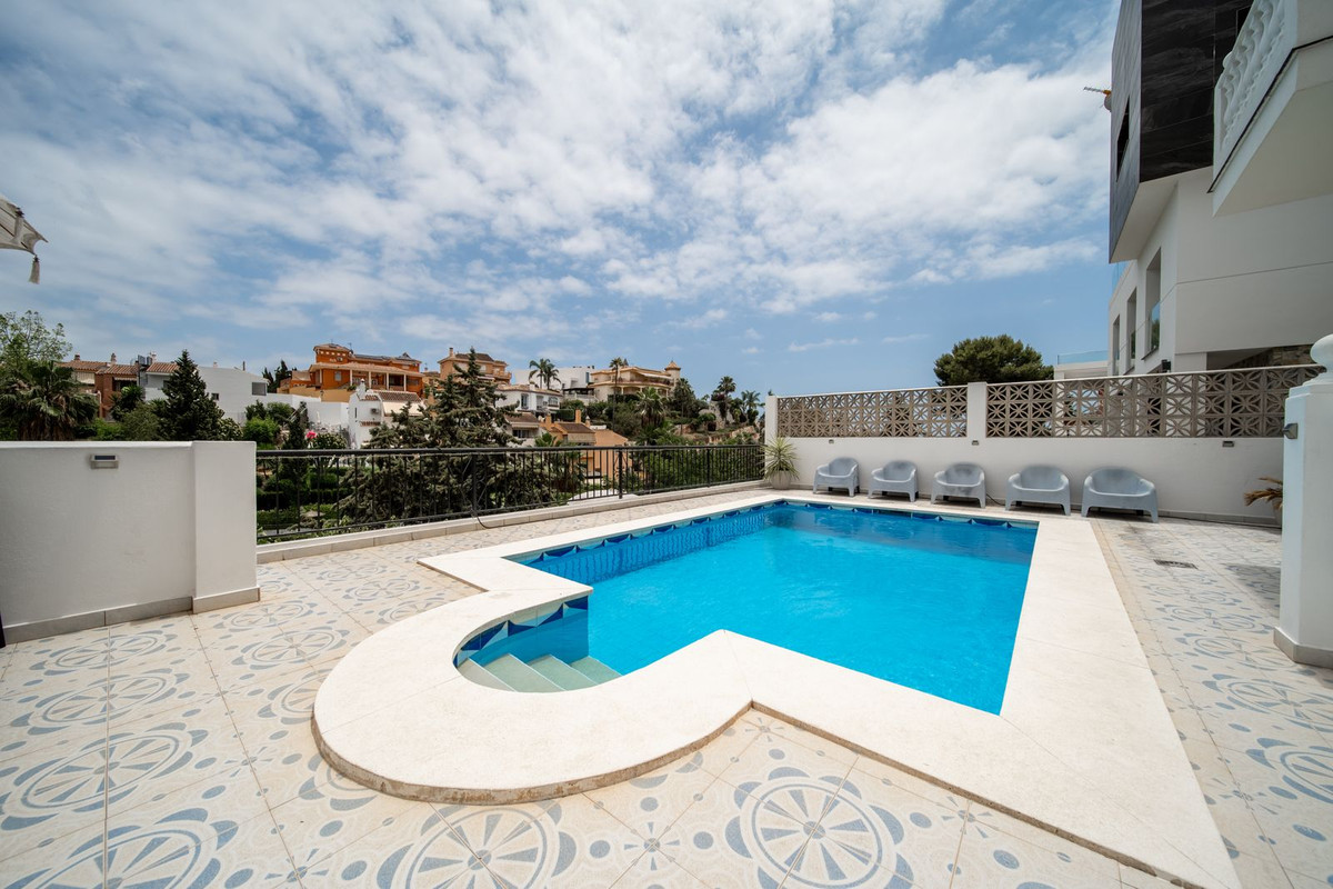 9 Bed Townhouse for sale in El Coto Costa Del Sol, Málaga, Spain