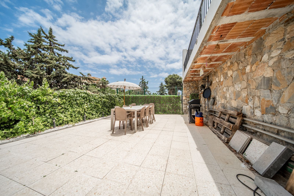 9 Bed Townhouse for sale in El Coto Costa Del Sol, Málaga, Spain