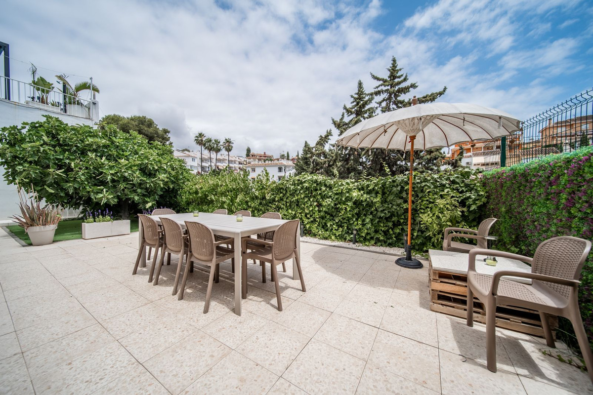 9 Bed Townhouse for sale in El Coto Costa Del Sol, Málaga, Spain