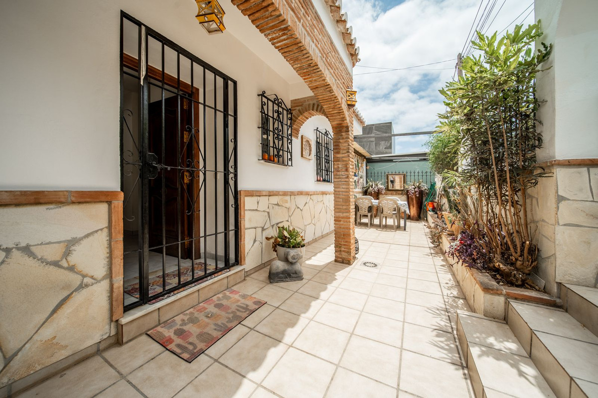 9 Bed Townhouse for sale in El Coto Costa Del Sol, Málaga, Spain