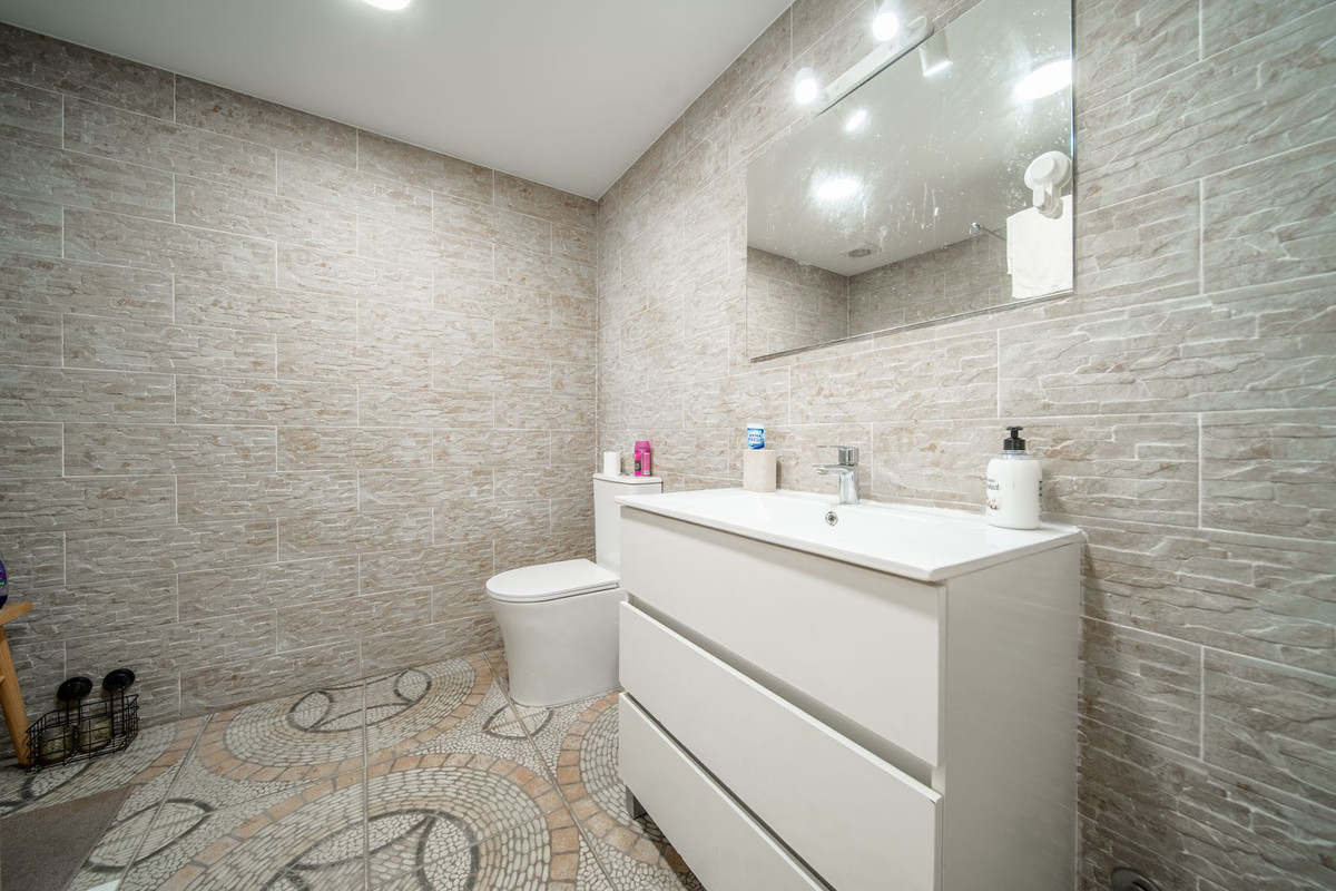 9 Bed Townhouse for sale in El Coto Costa Del Sol, Málaga, Spain