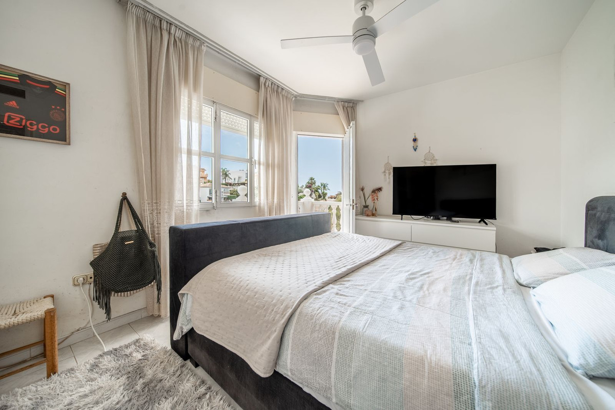9 Bed Townhouse for sale in El Coto Costa Del Sol, Málaga, Spain
