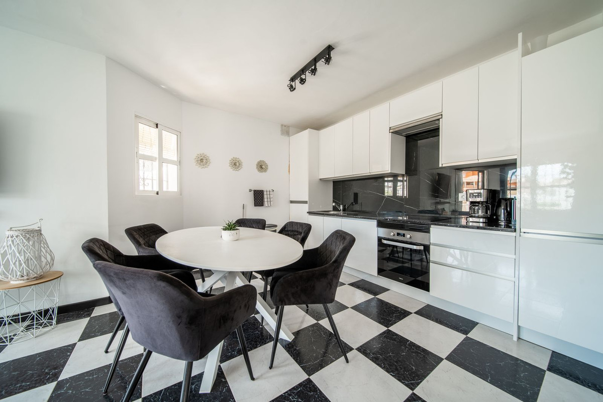 9 Bed Townhouse for sale in El Coto Costa Del Sol, Málaga, Spain