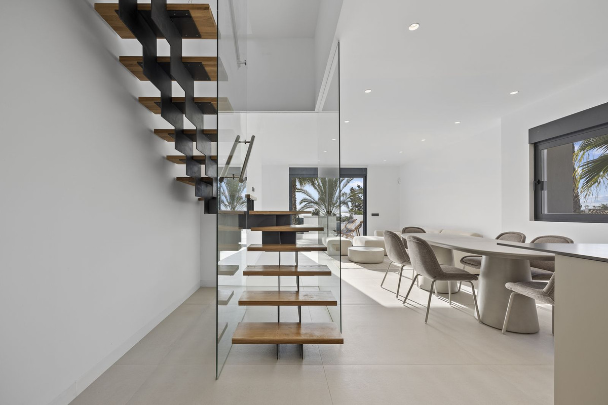 3 Bed Apartment for sale in El Paraiso Costa Del Sol, Málaga, Spain