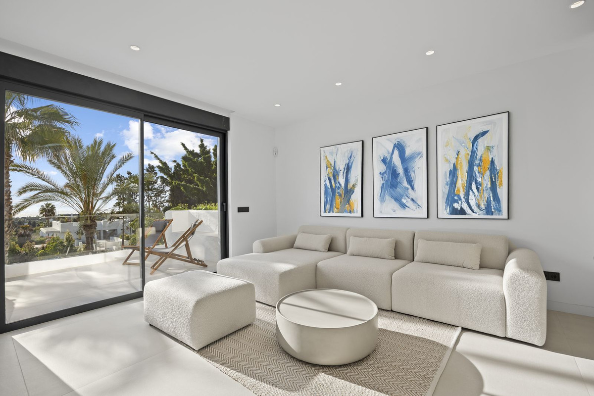 3 Bed Apartment for sale in El Paraiso Costa Del Sol, Málaga, Spain