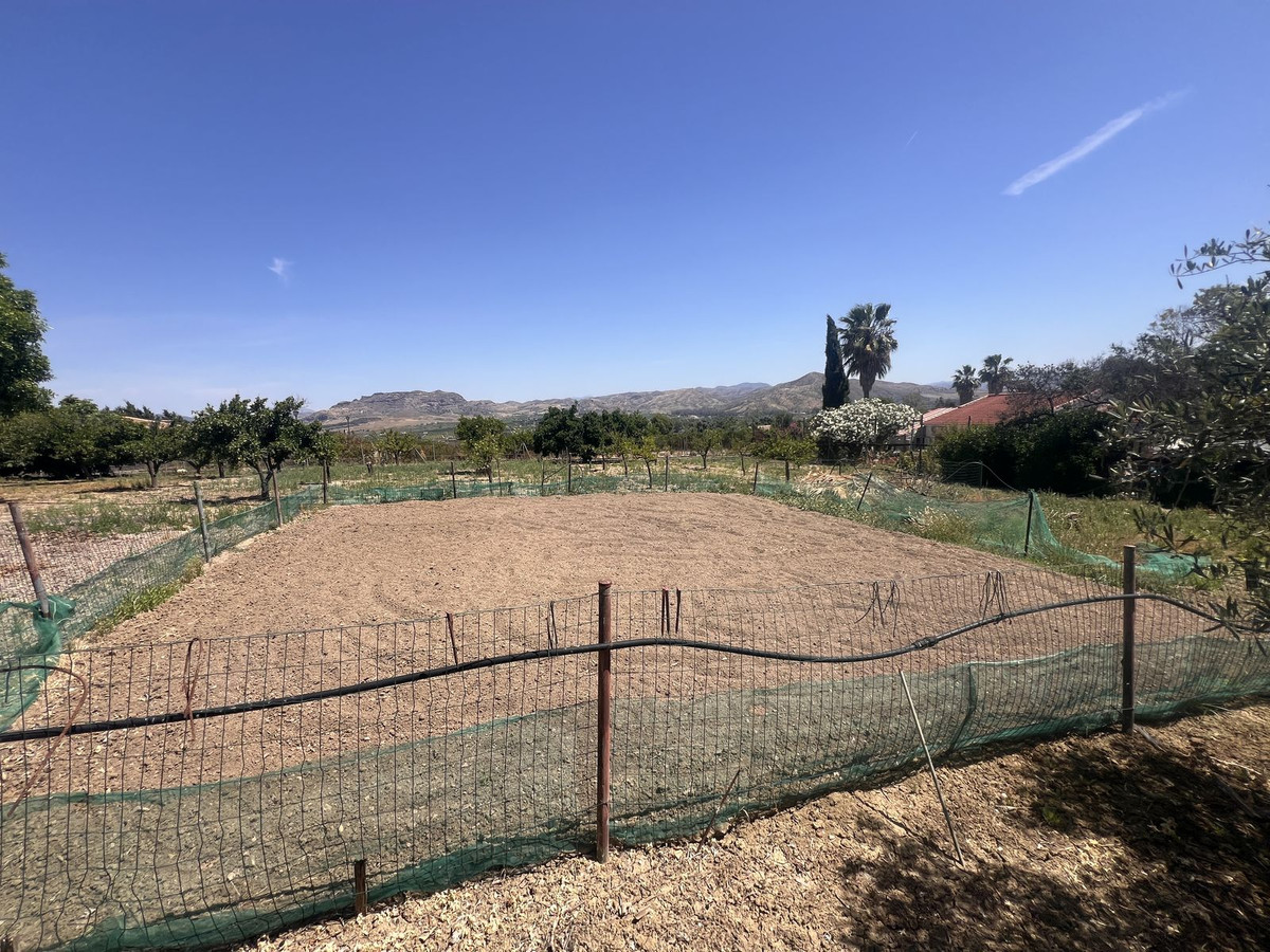 Se vende Finca - Cortijo de 2 dormitorios en Costa Del Sol, Málaga, España
